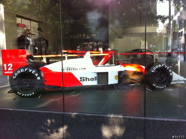 請問這台是 Enzo 嗎 ?? 另還有 McLaren