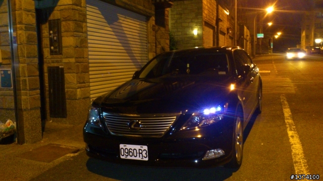 是不是市政府的車牌就可以隨便停車!而且屢勸不聽!!