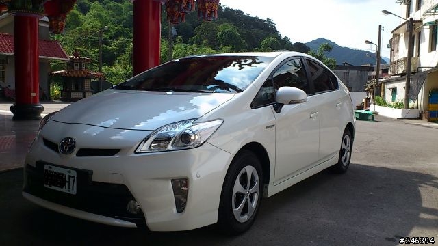 2012 PRIUS 珍珠白 開箱