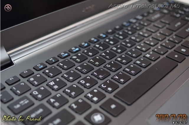 [開箱] 輕薄大螢幕 Acer Aspire Timeline Ultrabooks M5 - 581TG