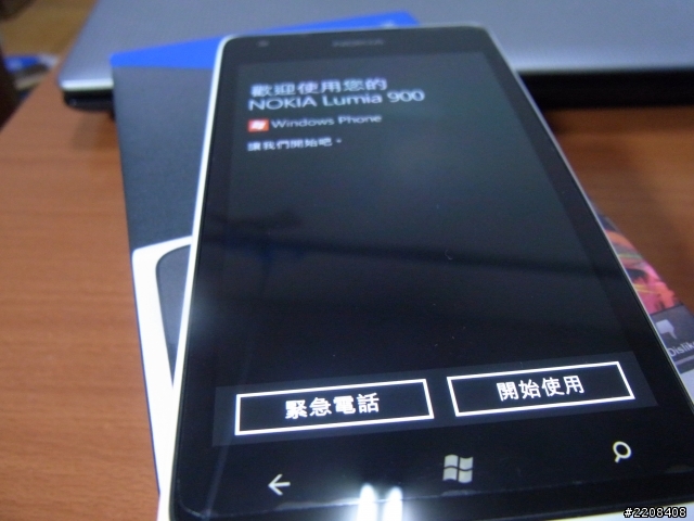 (閒來無事拍了些圖)芬蘭經典極致工藝開箱-Lumia 900