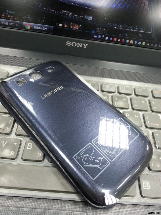 ◢開箱◣我的早鳥預購活動贈品SIII 32GB--原廠藍色皮套及16GB記憶卡