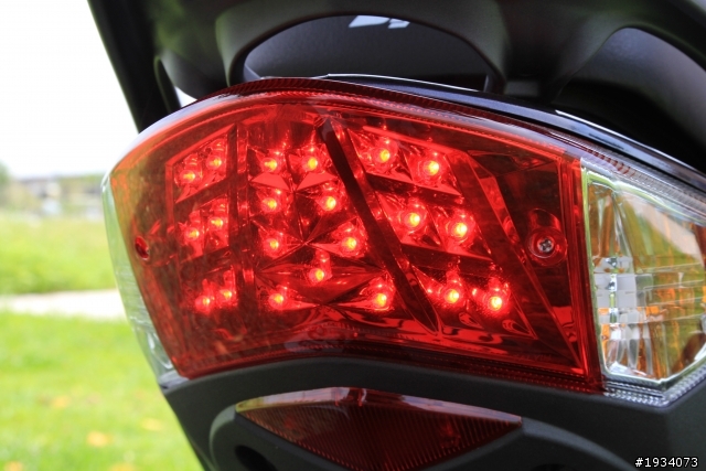 [開箱] 很搞剛的SYM GT125 EVO開箱分享