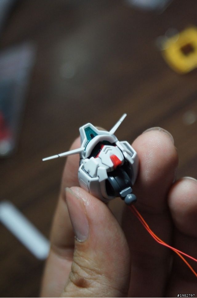 [ 鋼彈模型 ]MG AGE-1 腦部挖空LED置入手術