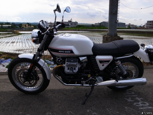 [開箱] (7/29更新) 就是愛復古風!! Moto Guzzi V7 Classic 圖多見諒!