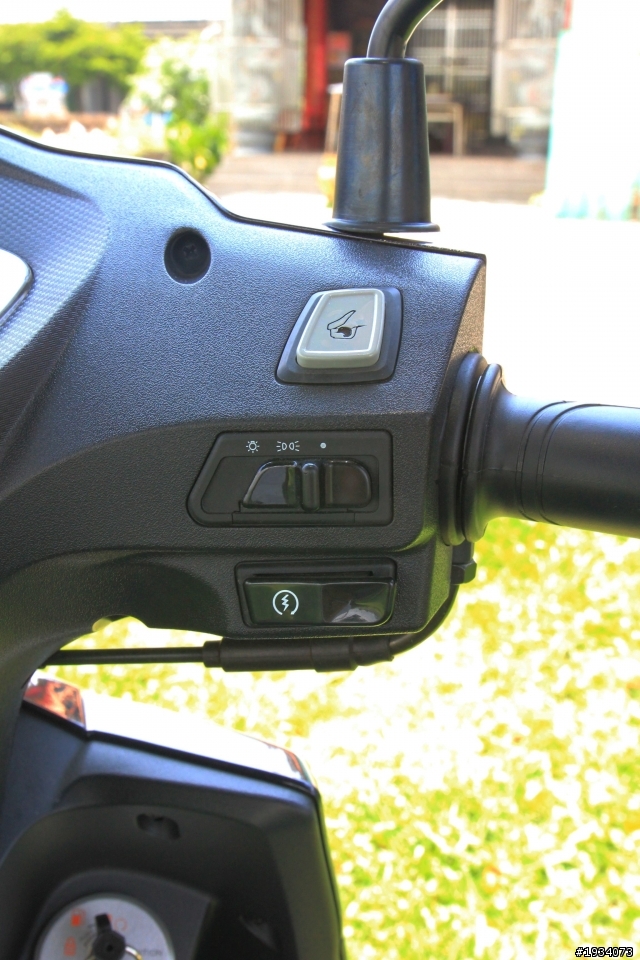[開箱] 很搞剛的SYM GT125 EVO開箱分享