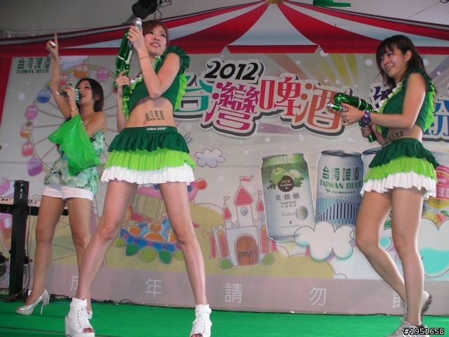 高雄啤酒節 連三天 全部酒館  辣妹SG照片和影片