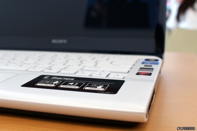 SONY VAIO E 輕鬆遨遊雪白開箱