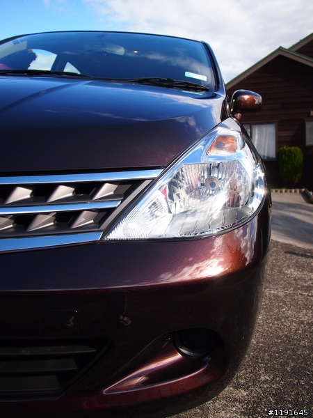 [新車開箱] Nissan Tiida 我的巧克力踢打!!
