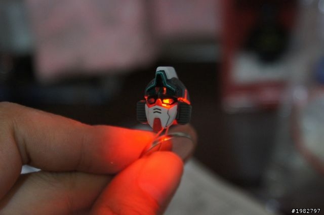[ 鋼彈模型 ]MG AGE-1 腦部挖空LED置入手術