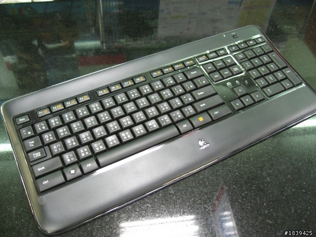 Logitech 羅技 K800 無線炫光建盤 簡易開箱分享