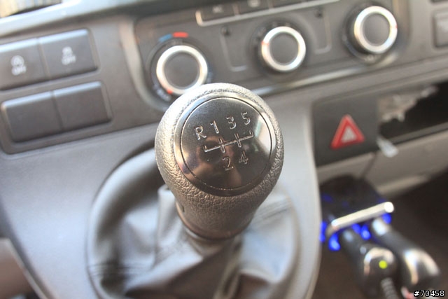 [開箱] 歐規Volkswagen T5 Caravelle 2.0TDI Bluemotion