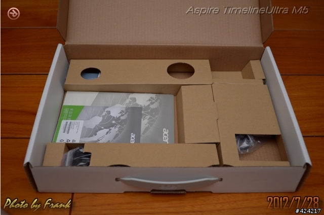 [開箱] 輕薄大螢幕 Acer Aspire Timeline Ultrabooks M5 - 581TG