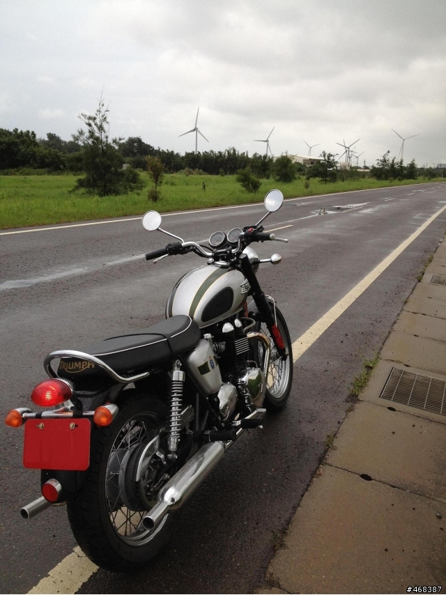 [開箱] 2012 Triumph T100 110周年特仕版