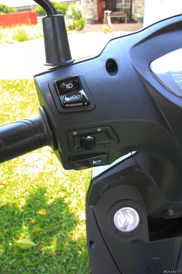 [開箱] 很搞剛的SYM GT125 EVO開箱分享
