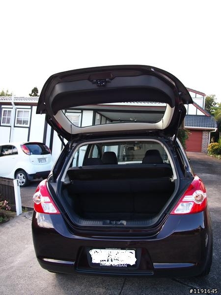 [新車開箱] Nissan Tiida 我的巧克力踢打!!