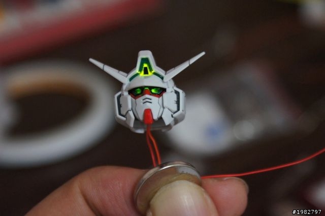 [ 鋼彈模型 ]MG AGE-1 腦部挖空LED置入手術