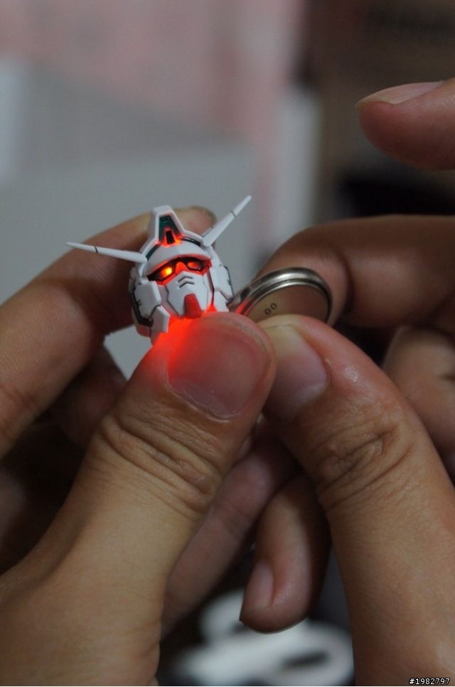 [ 鋼彈模型 ]MG AGE-1 腦部挖空LED置入手術