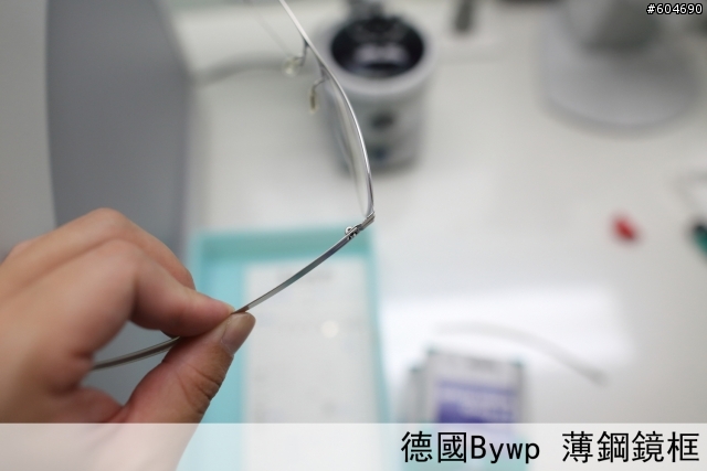 「介紹」德國 Bywp 薄鋼鏡框 與 依視路 全視線磨片過程 （日本NIDEK 3D磨片機）