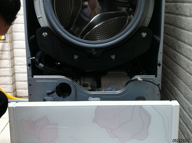 LG WD-S12MPAC 排水不良,導致衣服濕濕的,┤跟本烘不乾