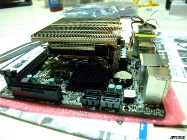 [開箱] 聯力 PC-Q03 小巧機殼內裝也更是小的可憐，配I5 3470S、AX7750。