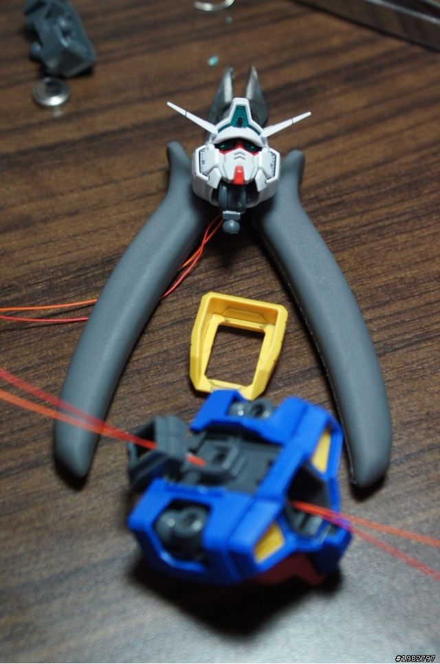 [ 鋼彈模型 ]MG AGE-1 腦部挖空LED置入手術
