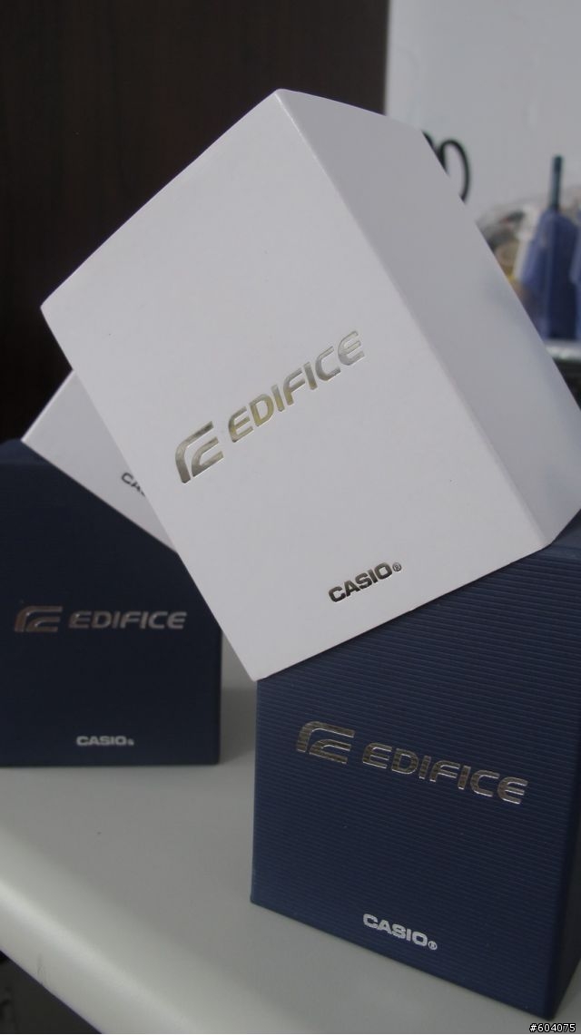 [雙開箱] CASIO EDIFICE 三眼計時錶 & CASIO平價雙顯運動錶