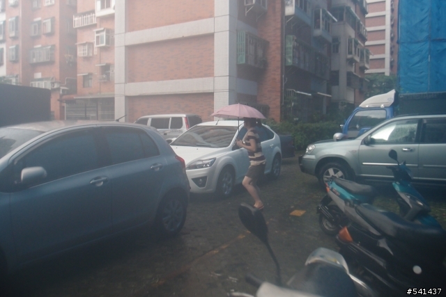 一輛沒有火星塞的車...focus tdci 5d!! 小開箱