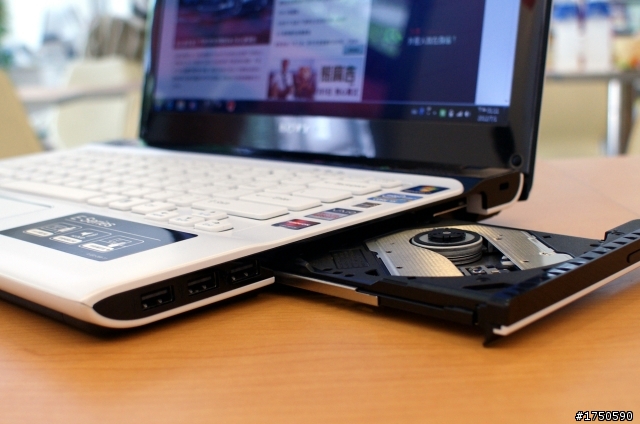 SONY VAIO E 輕鬆遨遊雪白開箱