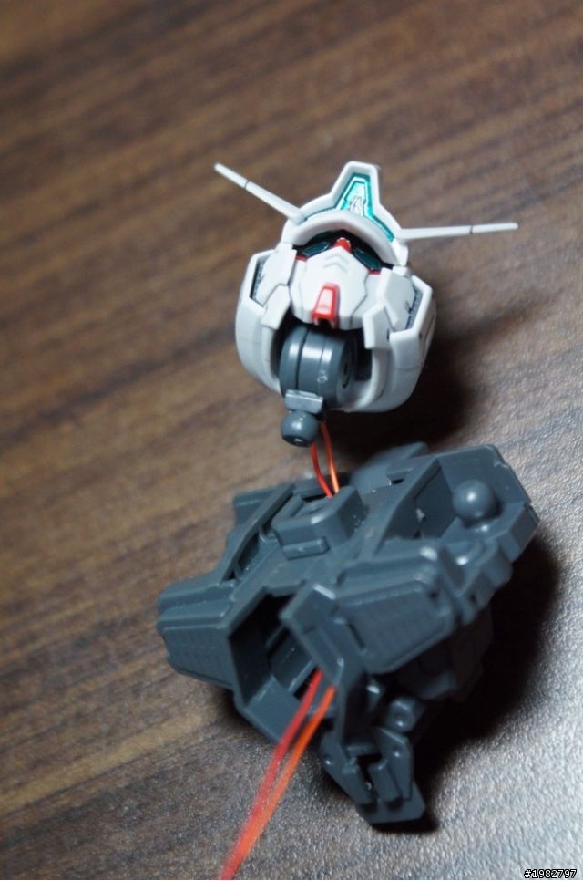 [ 鋼彈模型 ]MG AGE-1 腦部挖空LED置入手術