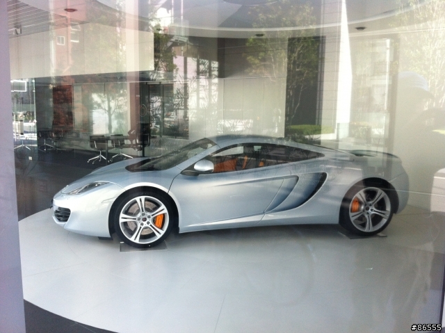 請問這台是 Enzo 嗎 ?? 另還有 McLaren