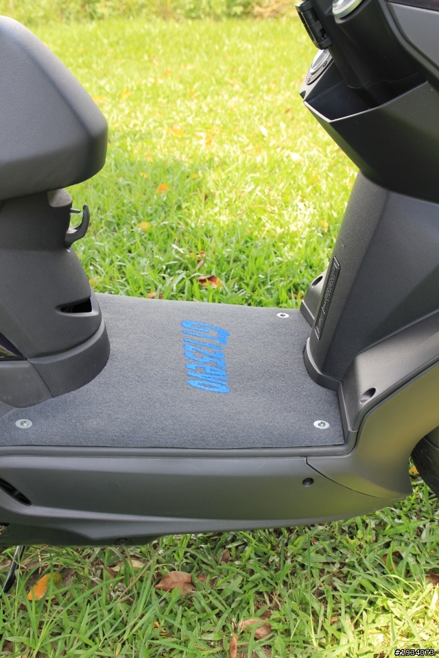 [開箱] 很搞剛的SYM GT125 EVO開箱分享