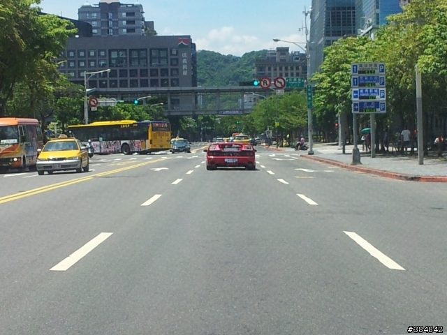 猛牛出閘，悍馬接招