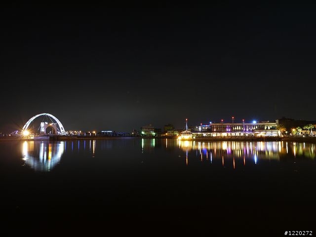 12-35mm f2.8入手試拍 ,但出現奇怪光線,請各位有經驗的版大神人幫我看一下~~