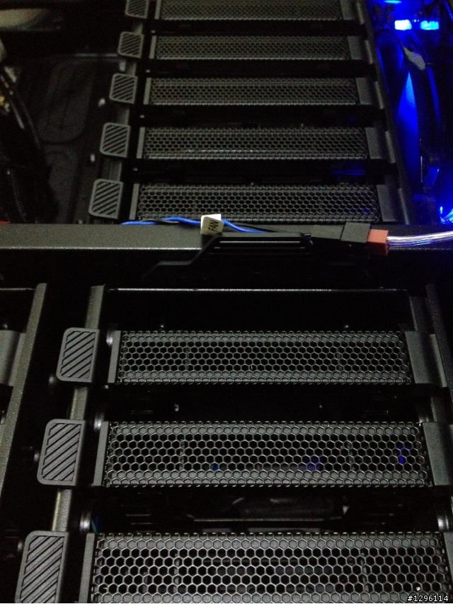 [開箱圖多]三年之後酷媽COSMOS II I7 3820與海盜船H100水冷的享受...