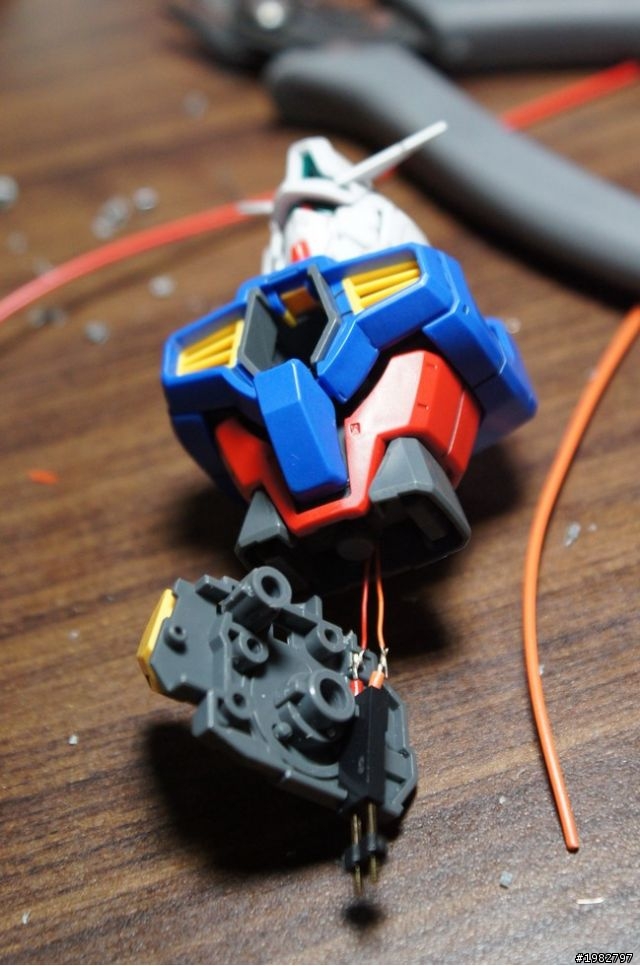 [ 鋼彈模型 ]MG AGE-1 腦部挖空LED置入手術