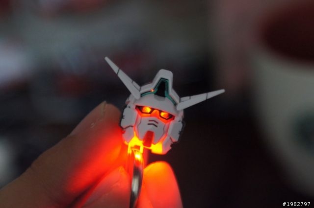 [ 鋼彈模型 ]MG AGE-1 腦部挖空LED置入手術