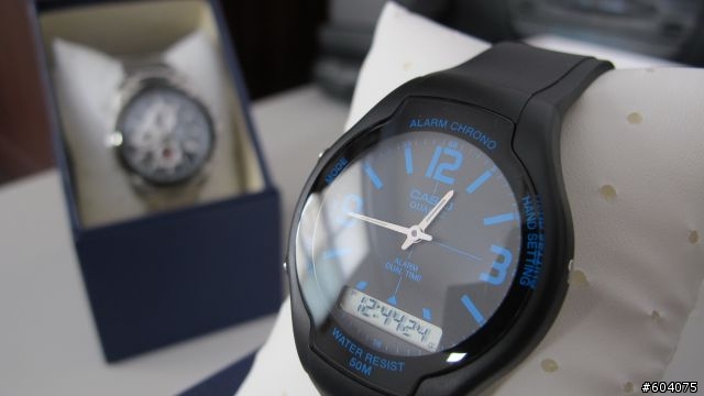 [雙開箱] CASIO EDIFICE 三眼計時錶 & CASIO平價雙顯運動錶