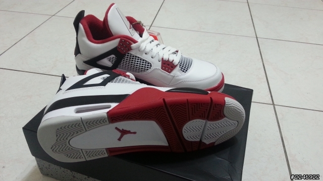 開箱~ 小時候的夢想~ AIR JORDAN RETRO 4 fire red~