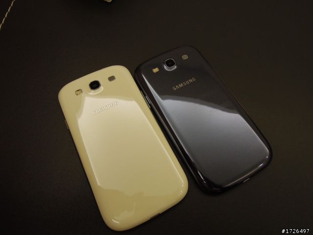 [開箱]「Samsung Galaxy SIII白得更有魅力!」+「藍白同堂相見歡」