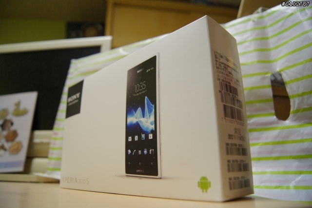 防水手機SONY XPERIA acro S 簡單且不專業的開箱