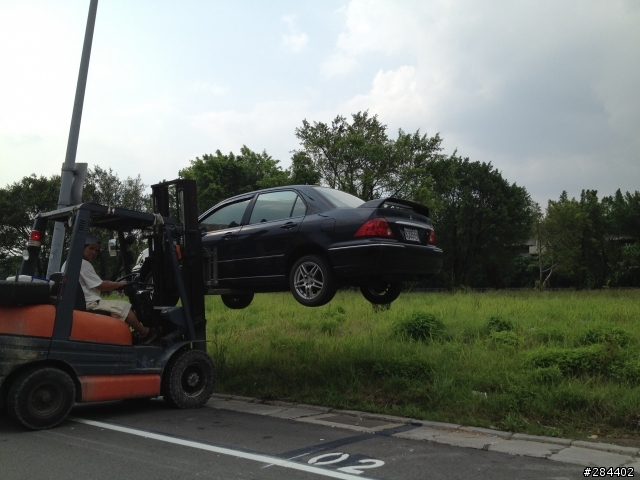 當鋪路把車架起來這樣合理嗎?