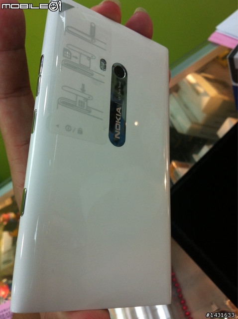 [開箱]人生第一支智慧型手機Lumia900簡易開箱文