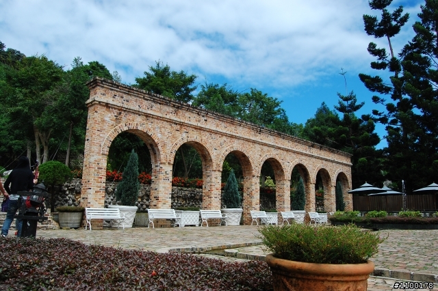 台中新社古堡之旅(D40拼了，沒修圖直接開P模下去照)