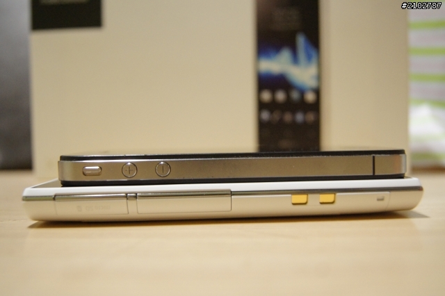 防水手機SONY XPERIA acro S 簡單且不專業的開箱