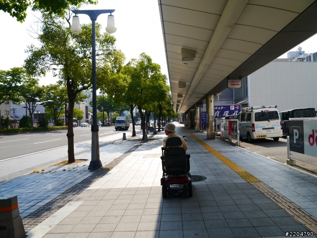 為什麼日本都市到鄉村都有寬敞暢通的人行道?