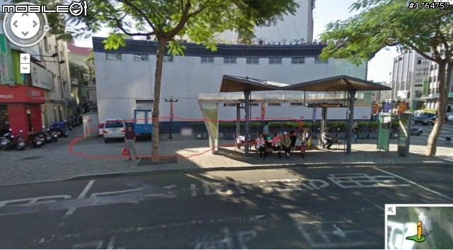 台南市大飯店可以在人行道上 自行畫停車格嗎?
