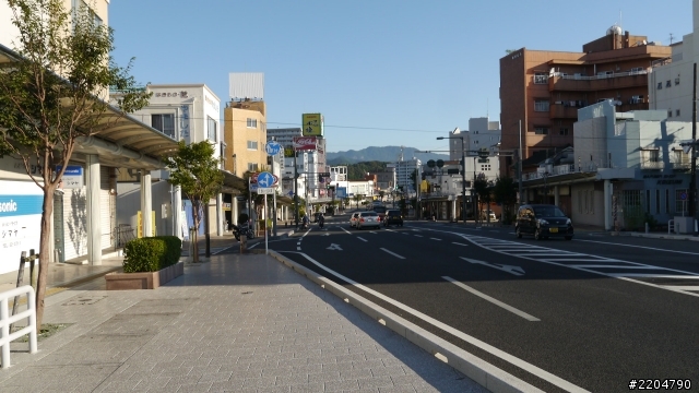 為什麼日本都市到鄉村都有寬敞暢通的人行道?