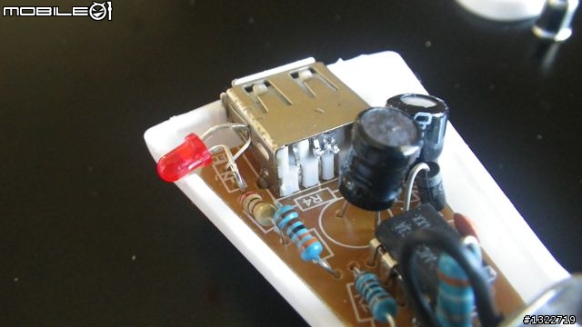 車用轉接頭無法充手機的電？ 我的鋁箔紙土砲法