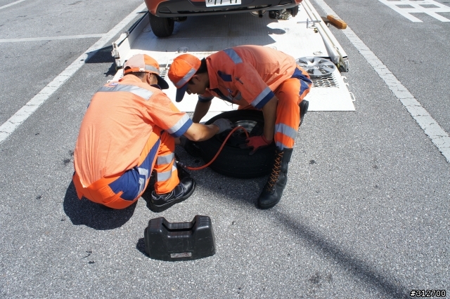 2012年7月沖繩OTS租車自駕實錄 (遇上爆胎)